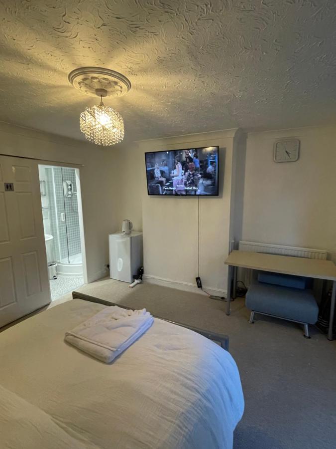 Alder En-Suites Self-Catering With Private Shower 1 Southampton Exterior photo