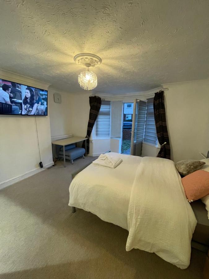 Alder En-Suites Self-Catering With Private Shower 1 Southampton Exterior photo